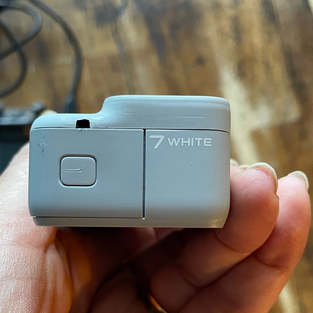 GoPro Hero7 White Action Camera Set - Picture 4 of 7